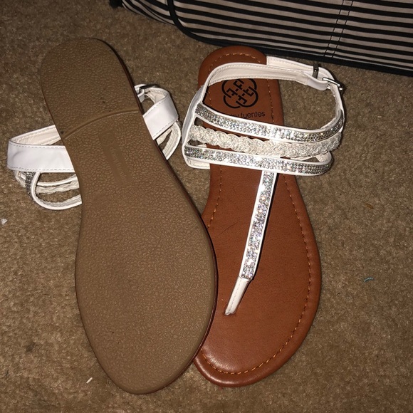 Daisy Fuentes sandals - Picture 1 of 4
